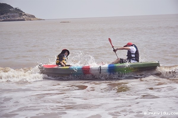 浪来了,船翻 浪来了,船翻