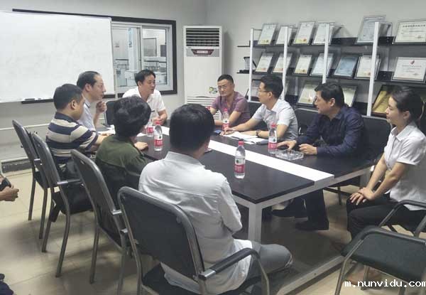 雷竞技竞彩平台仪器参观交流