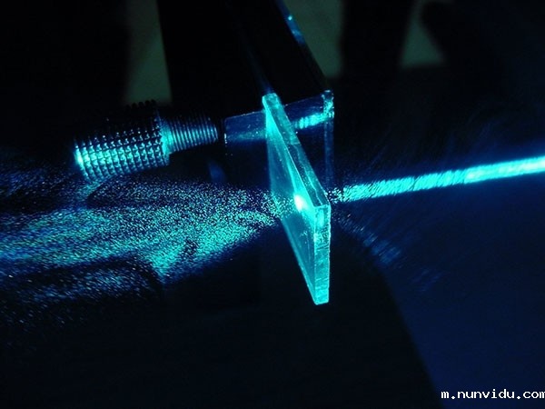 激光通过光栅后