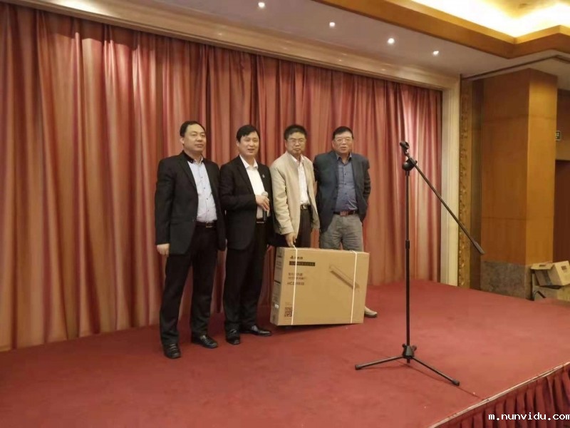 雷竞技竞彩平台颁发一等奖取暖器