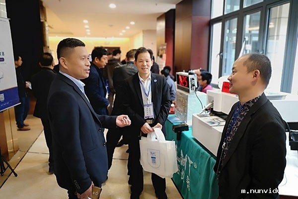 雷竞技竞彩平台仪器携直读光谱仪