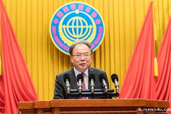 省委常委、市委书记李小敏在开幕式上讲话