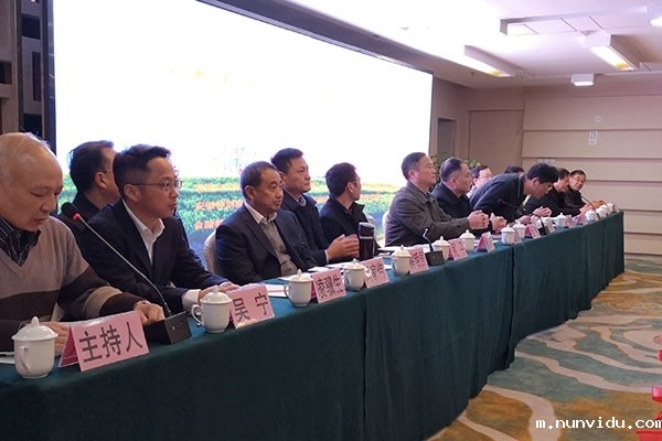 GLMY雷竞技竞彩平台仪器真空型直读光谱仪器抵达安徽第十四届铸造技术大会展示