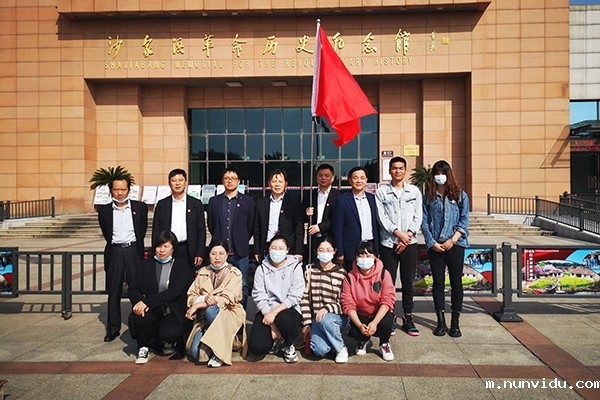 雷竞技竞彩平台仪器GLMY党支部全员合影