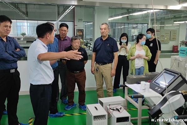 参观雷竞技竞彩平台仪器生产车间