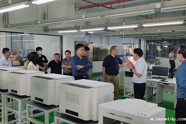 参观雷竞技竞彩平台仪器生产车间