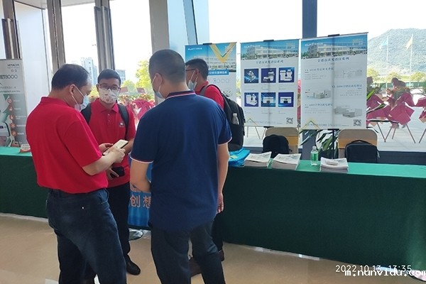 GLMY雷竞技竞彩平台仪器展台客户咨询