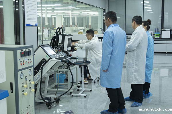 中铸协张志勇副会长一行参观雷竞技竞彩平台仪器