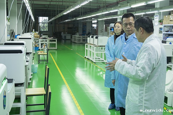 中铸协张志勇副会长一行参观雷竞技竞彩平台仪器