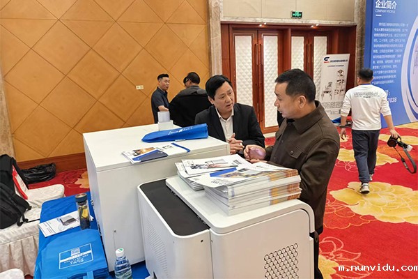 为嘉宾介绍我司优质产品