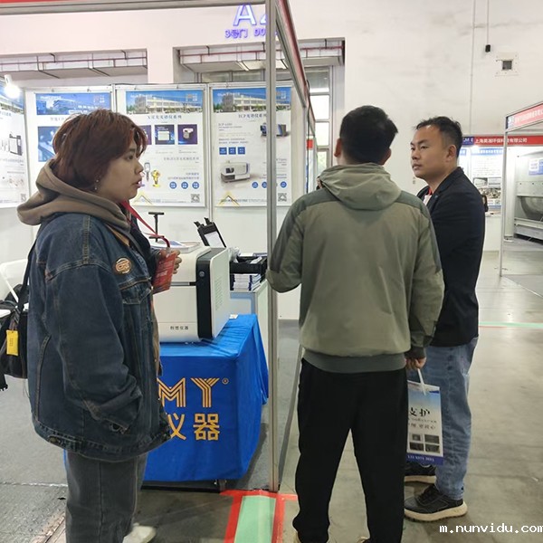 为嘉宾介绍我司产品