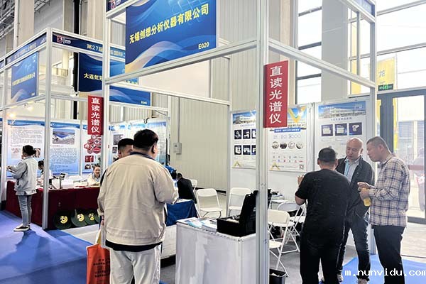 为嘉宾介绍我司产品