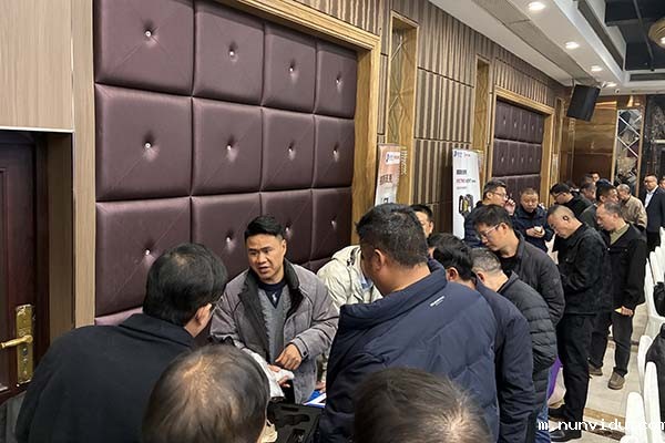 为嘉宾介绍我司产品 为嘉宾介绍我司产品