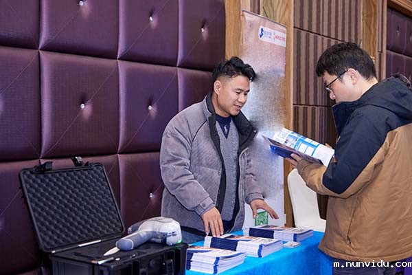 为嘉宾介绍我司产品 为嘉宾介绍我司产品